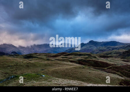 Die Langdale Pikes vom Gipfel des Silber wie, in der Nähe von Grasmere, Lake District, Cumbria gesehen Stockfoto