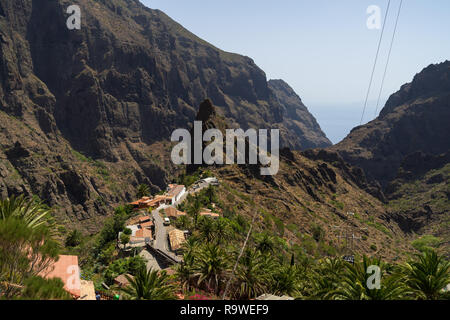 Die Vew der den Berg Macizo de Teno Gebirge und Masca Schlucht. Teneriffa. Kanarischen Inseln. Spanien. Stockfoto