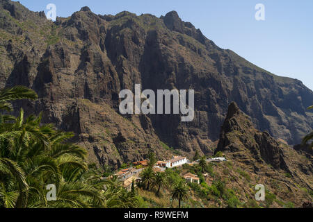 Die Vew der den Berg Macizo de Teno Gebirge und Masca Schlucht. Teneriffa. Kanarischen Inseln. Spanien. Stockfoto