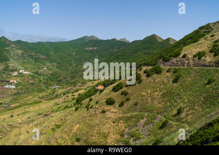 Die Vew der Teno Massiv (den Berg Macizo de Teno), ist einer der drei vulkanischen Formationen, die Anlass zu Teneriffa, Kanarische Inseln, Spanien gab. Stockfoto