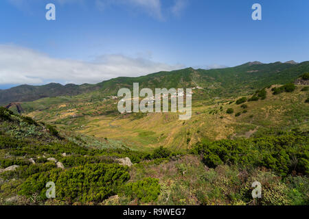 Die Vew der Teno Massiv (den Berg Macizo de Teno), ist einer der drei vulkanischen Formationen, die Anlass zu Teneriffa, Kanarische Inseln, Spanien gab. Stockfoto