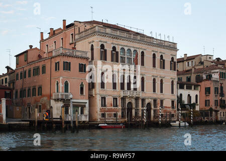 Palazzo Correr Contarini Zorzi (1678) auf dem Canal Grande (Canal Grande) in Venedig, Italien. Stockfoto