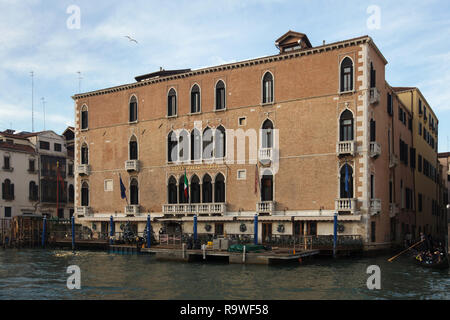 Palazzo Pisani Gritti (Gritti Palace Hotel) am Grand Canal (Canal Grande) in Venedig, Italien. Stockfoto