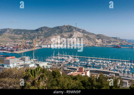 Blick auf den Hafen von kommerziellen und touristischen Dock von Cartagena, in der Provinz Murcia, Spanien. Stockfoto