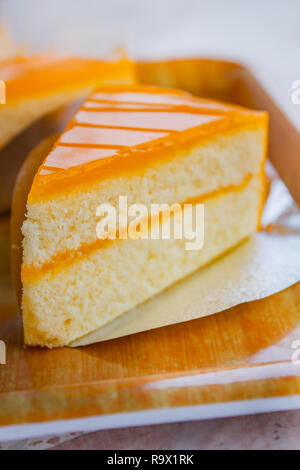 Butter Kuchen mit orange Topping, hausgemachte Kuchen sehr lecker. Stockfoto