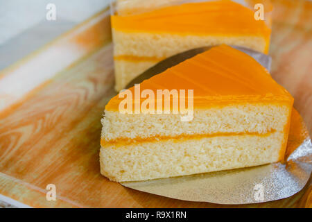 Butter Kuchen mit orange Topping, hausgemachte Kuchen sehr lecker. Stockfoto