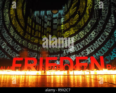 Deutschland, Köln 2018, 26. September: Der Kölner Dom Beleuchtung, Dona Nobis Pacem, eine Lichtinstallation, die wunderschön beleuchtet die Cathedra Stockfoto