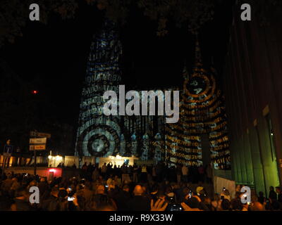 Deutschland, Köln 2018, 26. September: Der Kölner Dom Beleuchtung, Dona Nobis Pacem, eine Lichtinstallation, die wunderschön beleuchtet die Cathedra Stockfoto