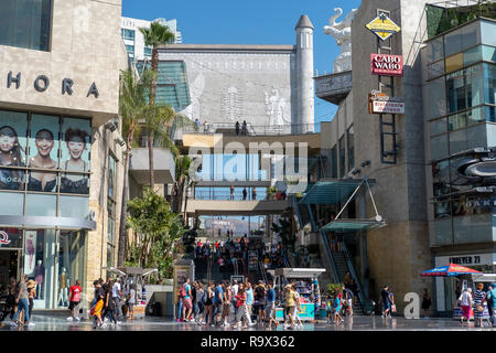 Blick auf das Ovation Hollywood Center, ehemals das Hollywood and Highland Center Einkaufszentrum am Hollywood Boulevard, Los Angeles, USA Stockfoto