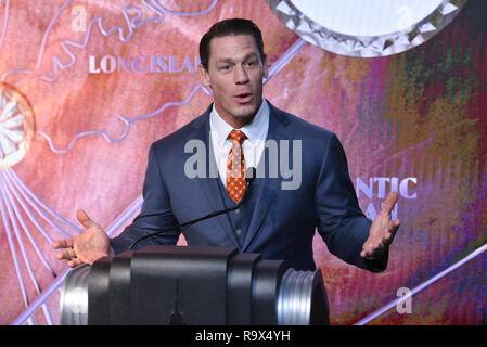 John Cena besuche das Empire State Building in Unterstützung der Make-A-Wish Foundation am 20 Dezember, 2018 in New York City. Stockfoto