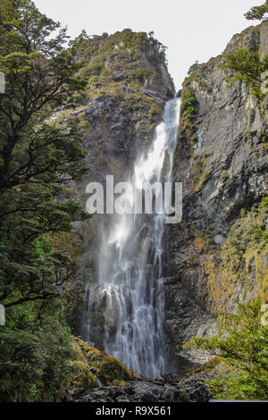 Devil's Punchbowl Wasserfall in Arthur's Pass National Park, Neuseeland Stockfoto