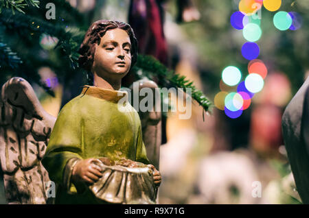 Engelhaftes mittelalterlichen Holzskulptur. Weihnachten Abbildung von der Katholischen Kirche Stockfoto