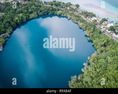 Mexiko, Bacalar Drone Cenote Azul Stockfoto