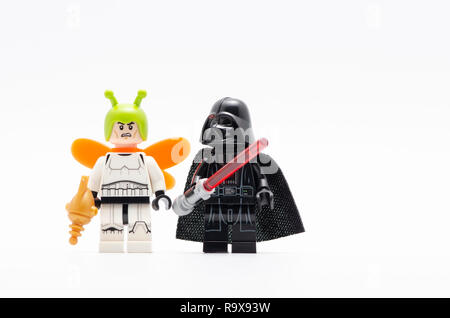 Lego Darth Vader, Storm Trooper tragen sonderbare Tracht. Stockfoto