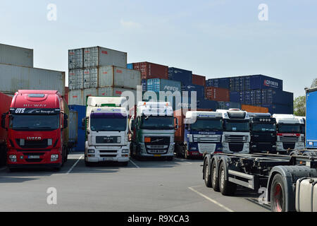 07.03.2018, Duisburg, Nordrhein-Westfalen, Deutschland. In Duisburg Binnenhafen. Duisburg-Ruhrorter Häfen Haefen gelten als groesster Binnenhafen Europa sterben Stockfoto