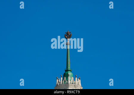 Ansicht der Kotelnicheskaya Damm Gebäude, eines von sieben stalinistischen Wolkenkratzer (Sieben Schwestern). Moskau, Russland Stockfoto