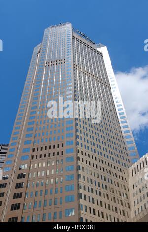 PITTSBURGH, USA - 29. JUNI 2013: Außenansicht von BNY Mellon Gebäude in Pittsburgh. Es ist die 2. höchste Wolkenkratzer in Pittsburgh bei 725 ft (221 m). Stockfoto