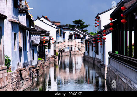 Futter ein Wasser Kanal in Luzhi Stadt in der Provinz Jiangsu in China. Stockfoto