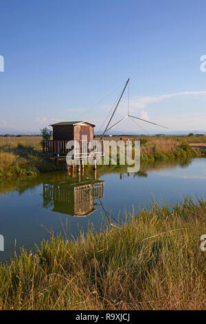 Holz- Angeln Haus entlang des Kanals in Cervia Ravenna Provinz. Italien Stockfoto