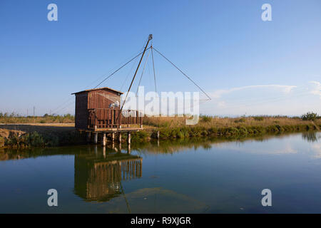 Holz- Angeln Haus entlang des Kanals in Cervia Ravenna Provinz. Italien Stockfoto