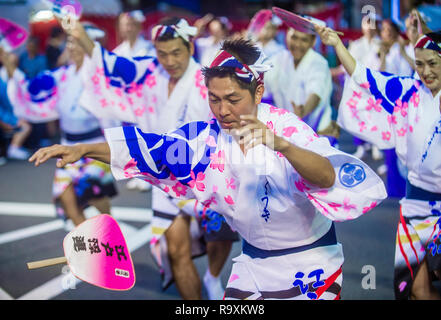 Teilnehmer am Awa Odori Festival in Tokio, Japan Stockfoto