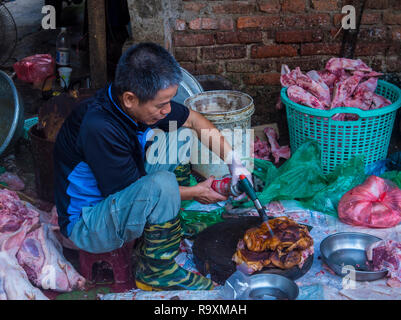 Anbieter auf einem Markt in Hanoi Vietnam Stockfoto