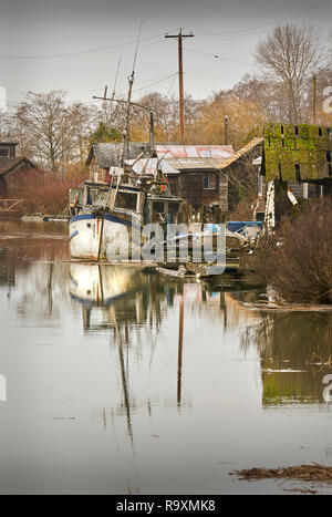 Finn Slough hohe Wasser, Richmond. Das historische Fischerdorf von Finn Slough am Ufer des Fraser River in der Nähe von Steveston in Richmond, British Stockfoto