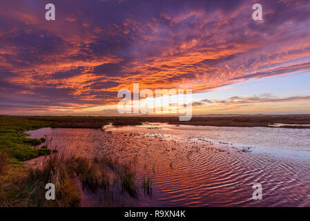 Sonnenuntergang über Islay, in der Nähe von Bridgend, Innere Hebriden, Argyll and Bute, Schottland Stockfoto