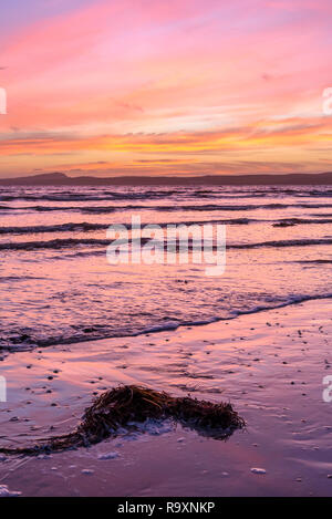 Sonnenuntergang über Loch Indaal, in der Nähe von Bridgend, Islay, Innere Hebriden, Argyll and Bute, Schottland Stockfoto