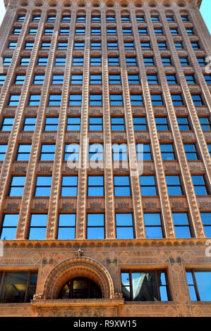 Vertikale Ansicht von Guaranty Trust Gebäude von Louis Sullivan und Dankmar Adler, Buffalo, NY Stockfoto