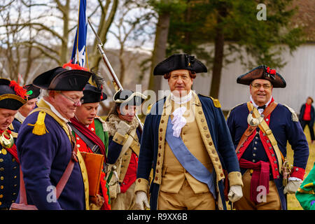 Washington Crossing, PA, USA - Dezember 25, 2018: Reenactors, General George Washington und seine Offiziere über Weihnachten in Erinnerung an die Stockfoto