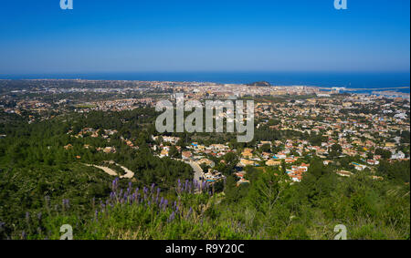 Denia village Luftaufnahme von Camino de La Colonia Track in Alicante Spanien Stockfoto