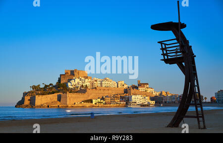 Peniscola Skyline und Castle Beach Sonnenuntergang in Castellon, Spanien Stockfoto