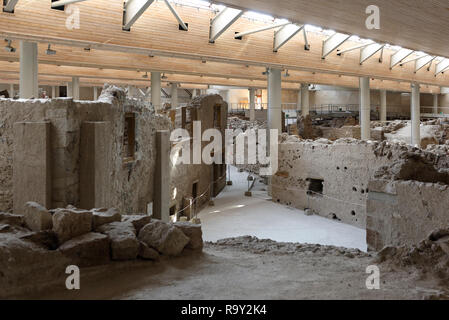 Das Dreieck Quadrat in Akrotiri, einer Bronzezeitlichen minoischen Siedlung auf der griechischen Insel Santorin (Thera), Griechenland. Die Siedlung wurde destroye Stockfoto