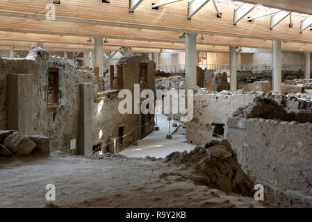 Das Dreieck Quadrat in Akrotiri, einer Bronzezeitlichen minoischen Siedlung auf der griechischen Insel Santorin (Thera), Griechenland. Die Siedlung wurde destroye Stockfoto