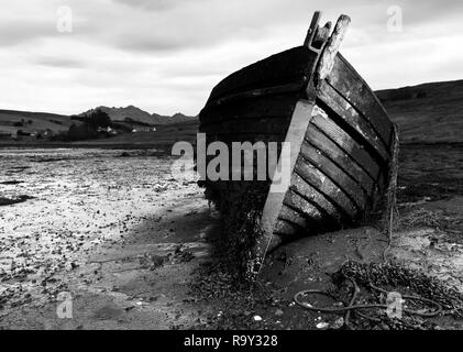 Foto: © Jamie Callister. Boot Wracks am Loch Harport, Isle of Skye, North West Schottland, 27. November 2018. [Keine] [Gesamt Pict Stockfoto