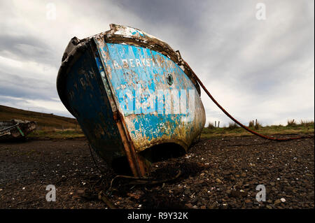 Foto: © Jamie Callister. Boot Wracks am Loch Harport, Isle of Skye, North West Schottland, 27. November 2018. [Keine] [Gesamt Pict Stockfoto