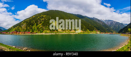 Uzungol See, Trabzon. Berühmter touristischer Ort in der Türkei zu besuchen. Berglandschaft, schöne Attraktion für Araber Stockfoto