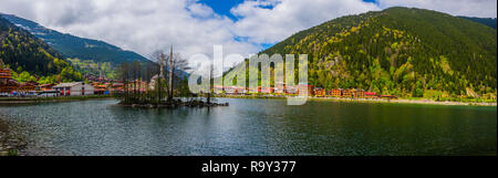 Uzungol See, Trabzon. Berühmter touristischer Ort in der Türkei zu besuchen. Berglandschaft, schöne Attraktion für Araber Stockfoto