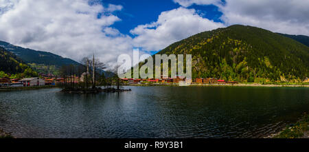 Uzungol See, Trabzon. Berühmter touristischer Ort in der Türkei zu besuchen. Berglandschaft, schöne Attraktion für Araber Stockfoto