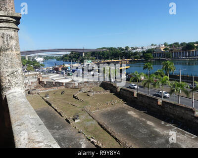 COLUMBUS PALACE, Santo Domingo, Dominikanische Republik. Ansicht des Ozama Flusses aus dem Palast. Foto: Tony Gale Stockfoto