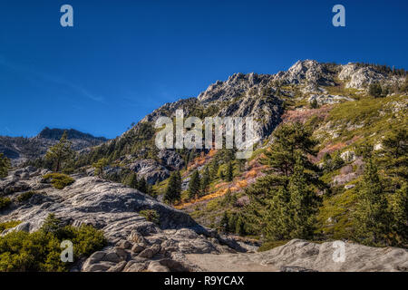 Wunderschöner Blick über Jakes Peak hoch über Emerald Bay von Emerald Bay State Park, South Lake Tahoe, Kalifornien Stockfoto