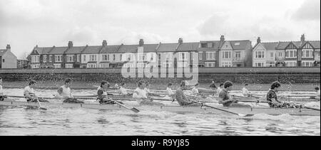 London. Vereinigtes Königreich. 1987 Vor der Befestigung, Varsity Boat Race. Nationalmannschaft vs Cambridge University BC auf dem Championship Course Mortlake Putney. Themse. Samstag 21.03.1987 [Pflichtfeld Credit: Peter SPURRIER/Intersport Bilder] Nationalmannschaft, Bug, Terry Dillon, John MAXY, John Garrett, Martin, Andy Holmes, Steve Redgrave, Adam CLIFT, Richard STANHOPE und Cox, Pat SWEENEY. CUBC. Mannschaft Bogen. Ian Clarke, Richard SPINK, Nicholas GRUNDY, Matt BRITTIN, Stephen PEEL [Präsident] Jim PEW, Jim GARMAN, Paddy BROUGHTON und Cox. Julian WOLFSON Stockfoto