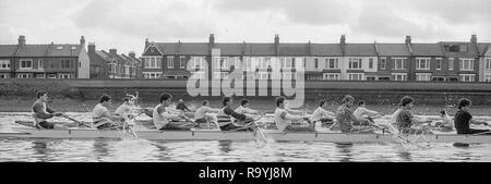 London. Vereinigtes Königreich. 1987 Vor der Befestigung, Varsity Boat Race. Nationalmannschaft vs Cambridge University BC auf dem Championship Course Mortlake Putney. Themse. Samstag 21.03.1987 [Pflichtfeld Credit: Peter SPURRIER/Intersport Bilder] Nationalmannschaft, Bug, Terry Dillon, John MAXY, John Garrett, Martin, Andy Holmes, Steve Redgrave, Adam CLIFT, Richard STANHOPE und Cox, Pat SWEENEY. CUBC. Mannschaft Bogen. Ian Clarke, Richard SPINK, Nicholas GRUNDY, Matt BRITTIN, Stephen PEEL [Präsident] Jim PEW, Jim GARMAN, Paddy BROUGHTON und Cox. Julian WOLFSON Stockfoto