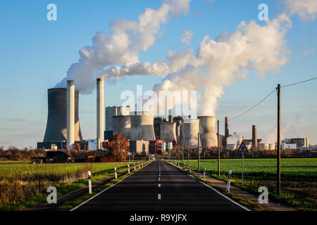 18.11.2018, Bergheim, Nordrhein-Westfalen, Deutschland - RWE-Kraftwerk Niederaußem, RWE-Braunkohlekraftwerk bin Braunkohletagebau. 00 X 181118 D037 CARO [ Stockfoto