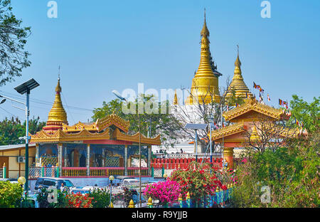 SAGAING, MYANMAR - 21. FEBRUAR 2018: die Tempel und Stupas der bald Oo Ponya Shin Paya (Gipfel Pagode), auf Sagaing Hill gelegen, am 2. Februar Stockfoto