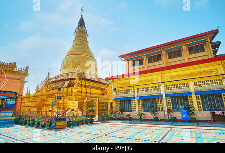 SAGAING, MYANMAR - 21. FEBRUAR 2018: Bald Oo Ponya Shin Paya (Gipfel Pagode) Älteste ist auf Sagaing Hill und bietet interessante Architektur und ornat Stockfoto