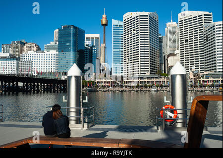 20.09.2018, Sydney, New South Wales, Australien - Ein Blick vom Darling Harbour in die Skyline des geschaeftsviertels von Sydney mit der Cockle Bay u Stockfoto
