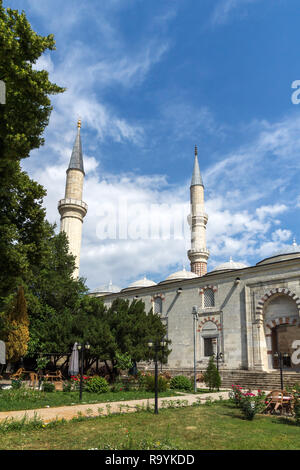 EDIRNE, Türkei - 26. MAI 2018: Außenansicht der Uc Serefeli Moschee Moschee im Zentrum der Stadt Edirne, Osten Thrakien, Türkei Stockfoto