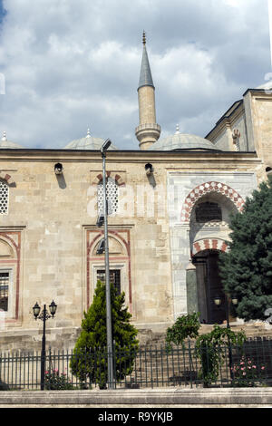 EDIRNE, Türkei - 26. MAI 2018: Außenansicht der Uc Serefeli Moschee Moschee im Zentrum der Stadt Edirne, Osten Thrakien, Türkei Stockfoto